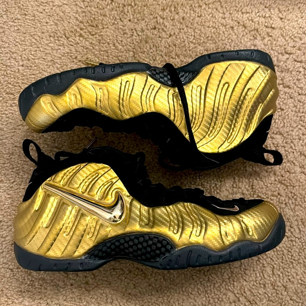 Nike air foamposite metallic gold size 12